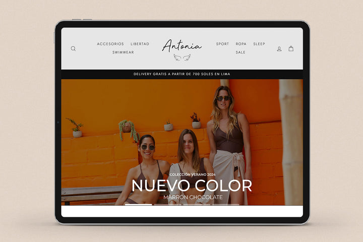 Imagen de un ipad con la web de Antonia en su pantalla.