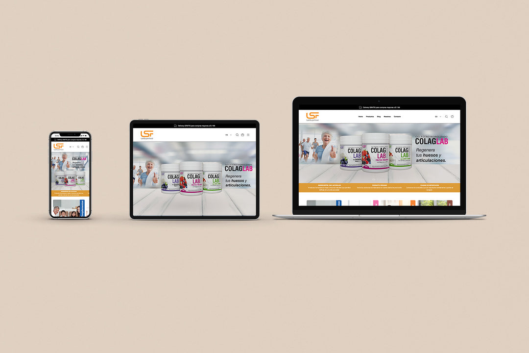 Un Iphone, un Ipad y una laptop mostrando cada uno el inicio de la página web de Lab Superfood. Los tres dispositivos están uno al lado del otro sobre un fondo color entero beige. 