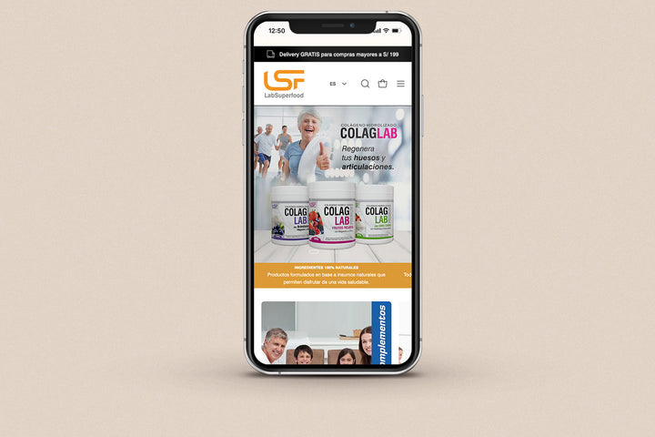 Imagen de un iphone con la web de Lab Superfood en su pantalla.
