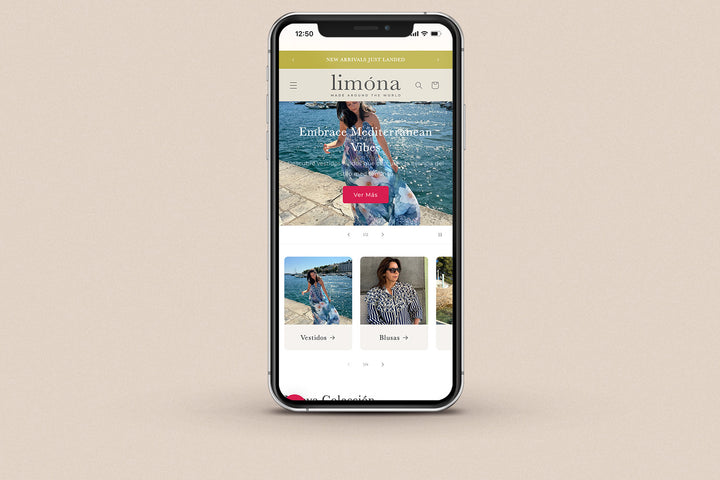 Imagen de un iphone con la web de Limona en su pantalla.