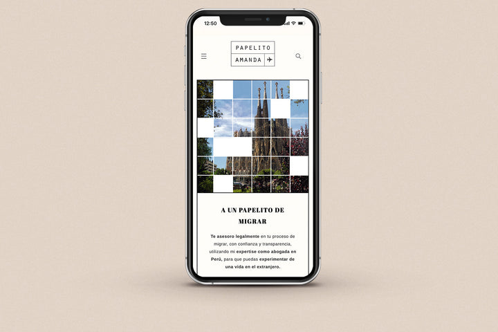 Imagen de un iphone con la web de Papelito Amanda en su pantalla.