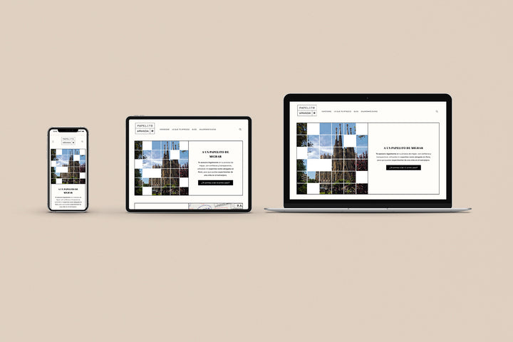 Un Iphone, un Ipad y una laptop mostrando cada uno el inicio de la página web de Papelito Amanda. Los tres dispositivos están uno al lado del otro sobre un fondo color entero beige. 