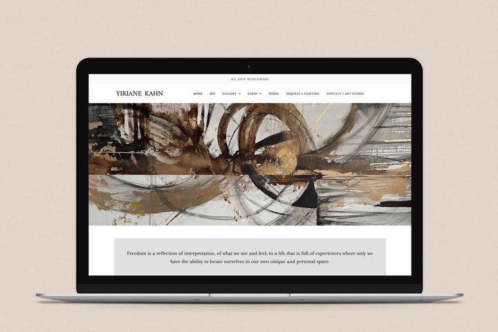 Imagen de una laptop con la web de  Yiriane Kahn en su pantalla.