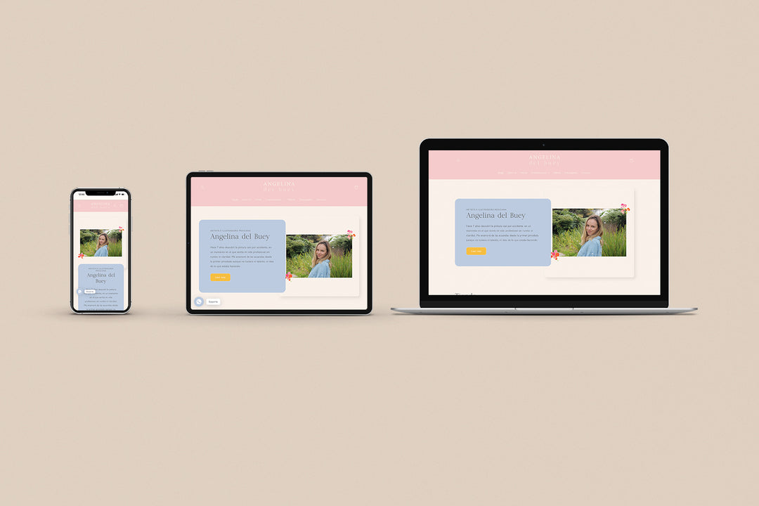 Un Iphone, un Ipad y una laptop mostrando cada uno el inicio de la página web de Angelina del Buey. Los tres dispositivos están uno al lado del otro sobre un fondo color entero beige. 