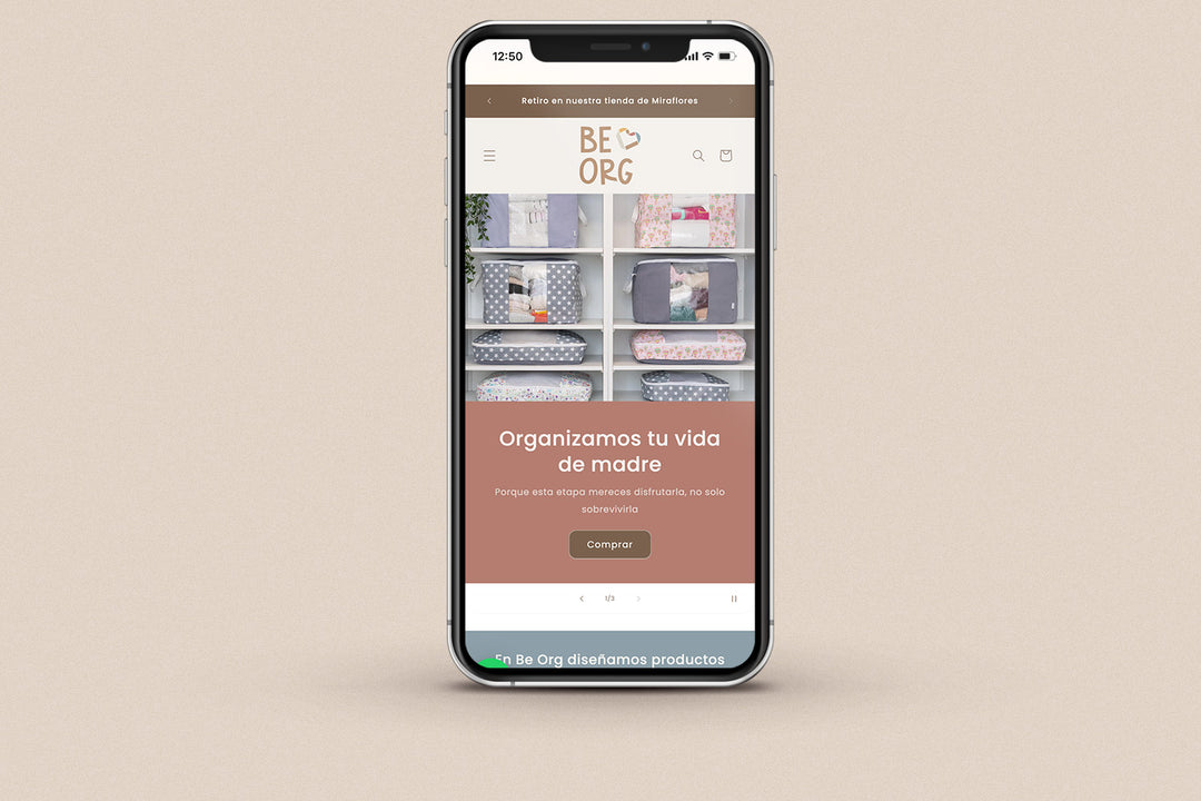 Imagen de un iphone con la web de Be Org en su pantalla.