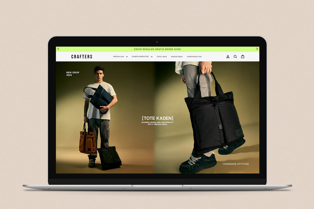 Imagen de una laptop con la web de Crafters en su pantalla.