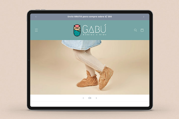 Imagen de un ipad con la web de Gabú en su pantalla.