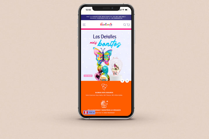 Imagen de un iphone con la web de Globilandia en su pantalla.