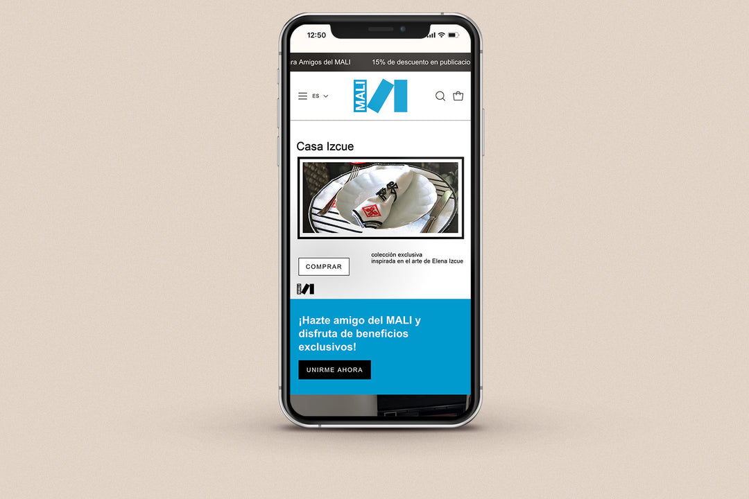Imagen de un iphone con la web de la Tienda Mali en su pantalla.
