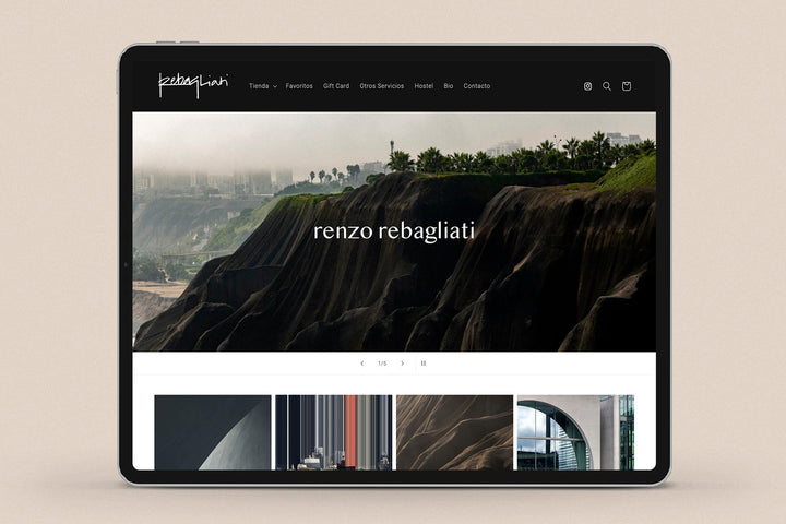 Imagen de un ipad con la web de la Renzo Rebagliati en su pantalla.