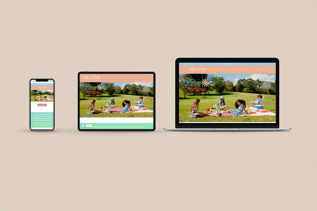 Un Iphone, un Ipad y una laptop mostrando cada uno el inicio de la página web de Happy Handra. Los tres dispositivos están uno al lado del otro sobre un fondo color entero beige. 