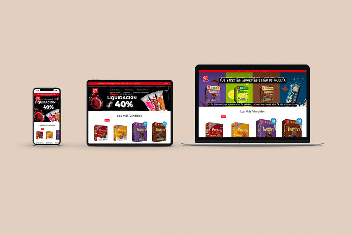 Un Iphone, un Ipad y una laptop mostrando cada uno el inicio de la página web de Your Goal Perú. Los tres dispositivos están uno al lado del otro sobre un fondo color entero beige. 