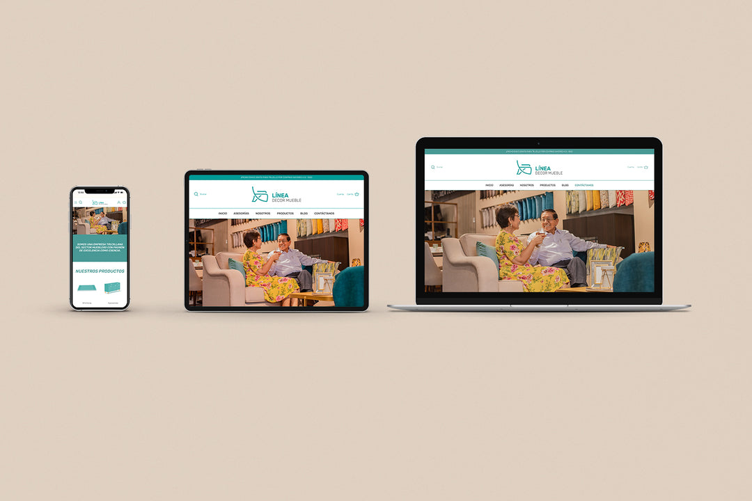Un Iphone, un Ipad y una laptop mostrando cada uno el inicio de la página web de Línea Decor Mueble. Los tres dispositivos están uno al lado del otro sobre un fondo color entero beige. 