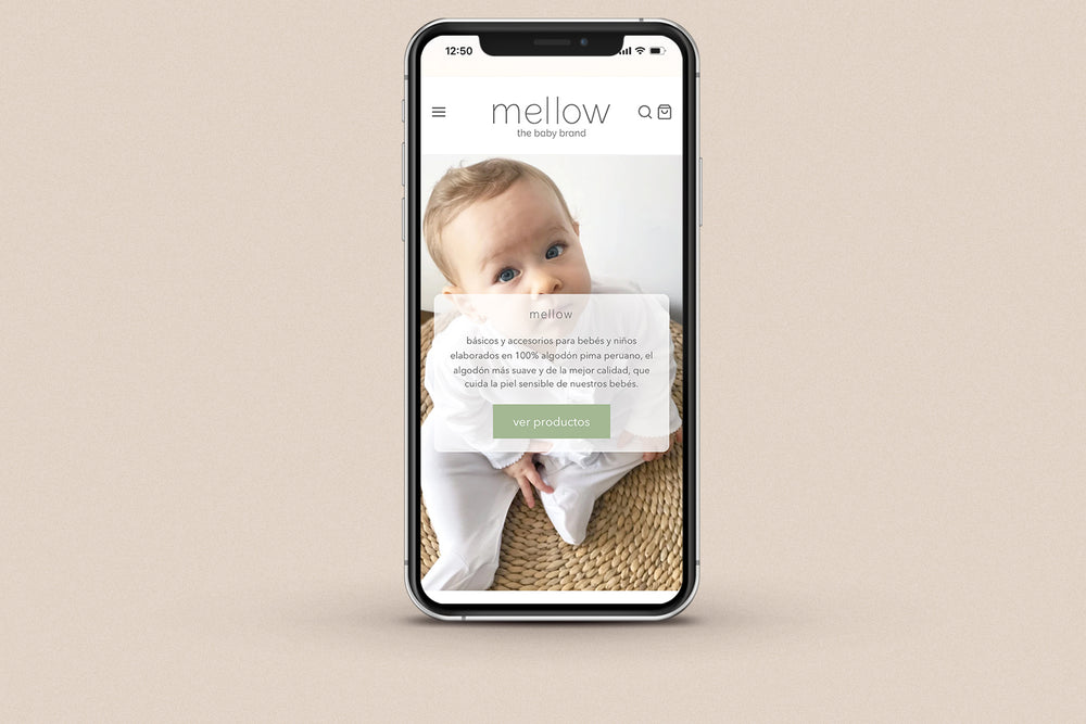 Imagen de un iphone con la web de Mellow The Baby Brand en su pantalla.
