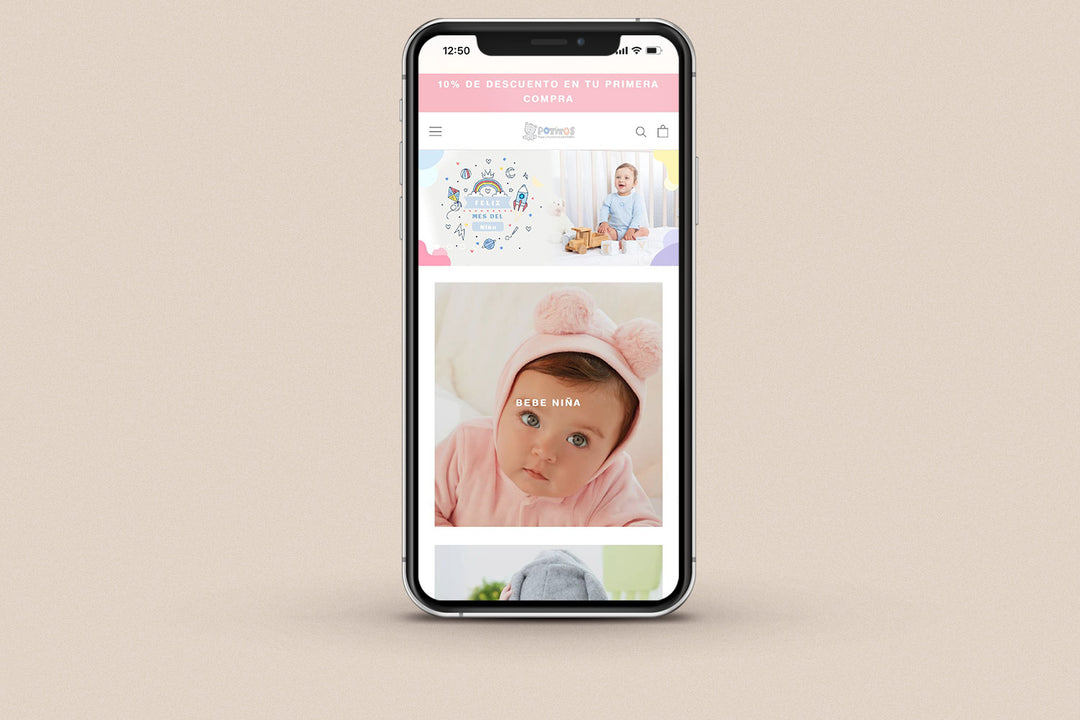 Imagen de un iphone con la web de Potitos en su pantalla.
